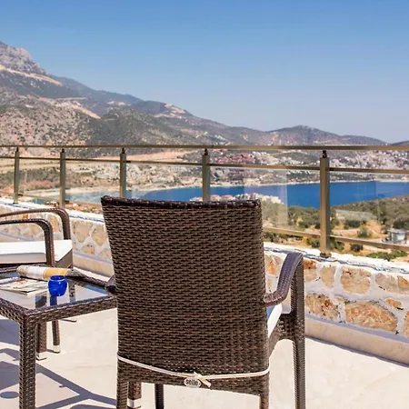 In Sleeps 8 Includes Swimming Pool And Air Con Vila