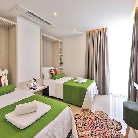 Vila In Sleeps 8 Includes Swimming Pool And Air Con