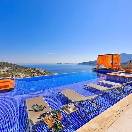 Vilă In Sleeps 8 Includes Swimming Pool And Air Con
